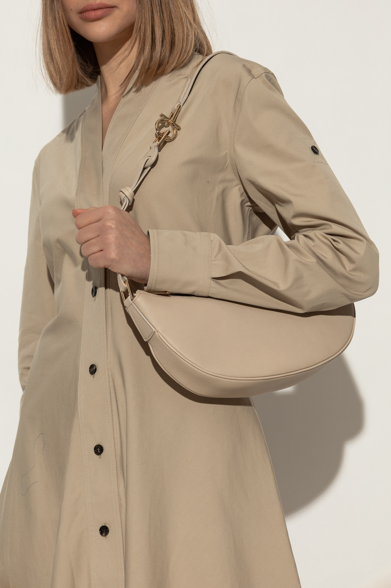 【23AW NEW】FERRAGAMO_woman/ シングルブレスト ブレザー/Beige Ferragamo | Ballerina new blush leather flats | Savannahs